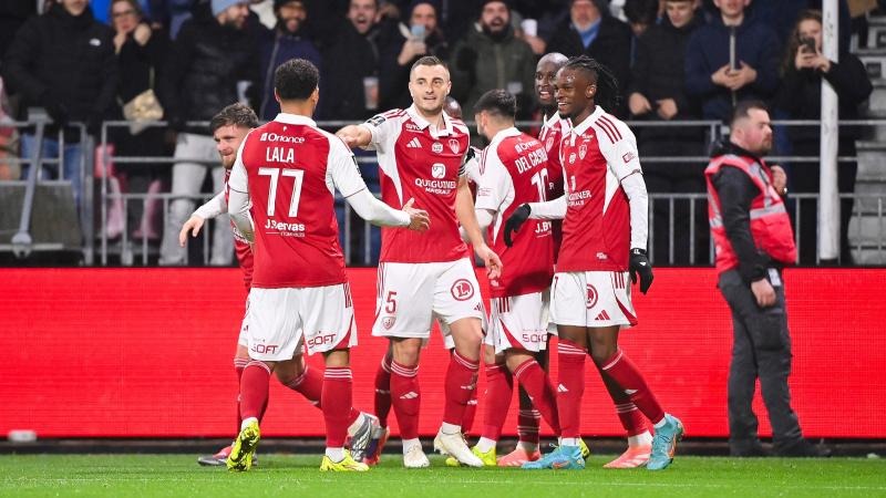 以强硬防守 以强硬防守